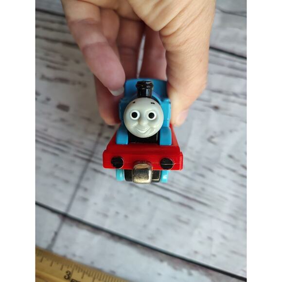 Thomas the Train Tank Engine No.1 2002 Diecast Magnetic Take N Play Train - Picture 6 of 7